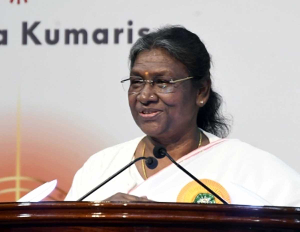 योग स्वस्थ शरीर, शांतिपूर्ण मन की ओर ले जाता है : राष्ट्रपति मुर्मू